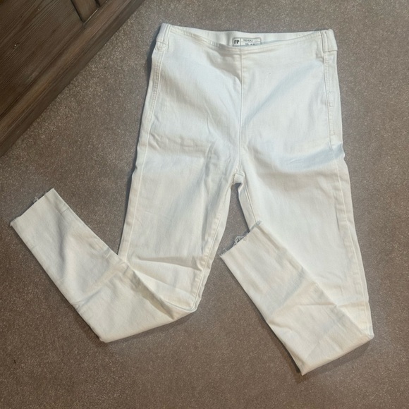 Free People Denim - FREE PEOPLE Women’s White Frayed Skinny leg Pull-on Jeans size 26